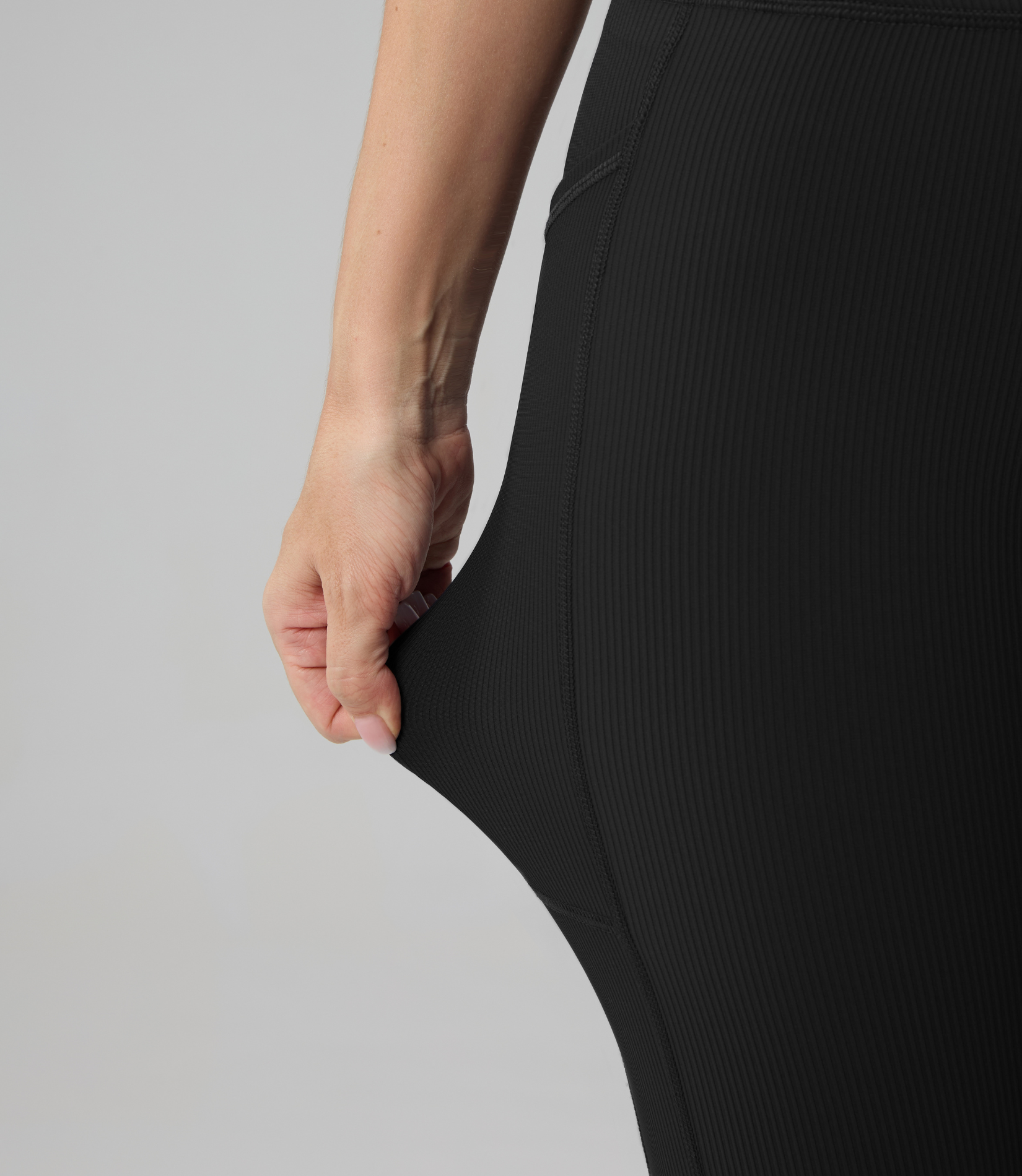 High-Waist Rib Yoga Pants with Side Pockets & V-Cross Waistband – Butt-Lifting
